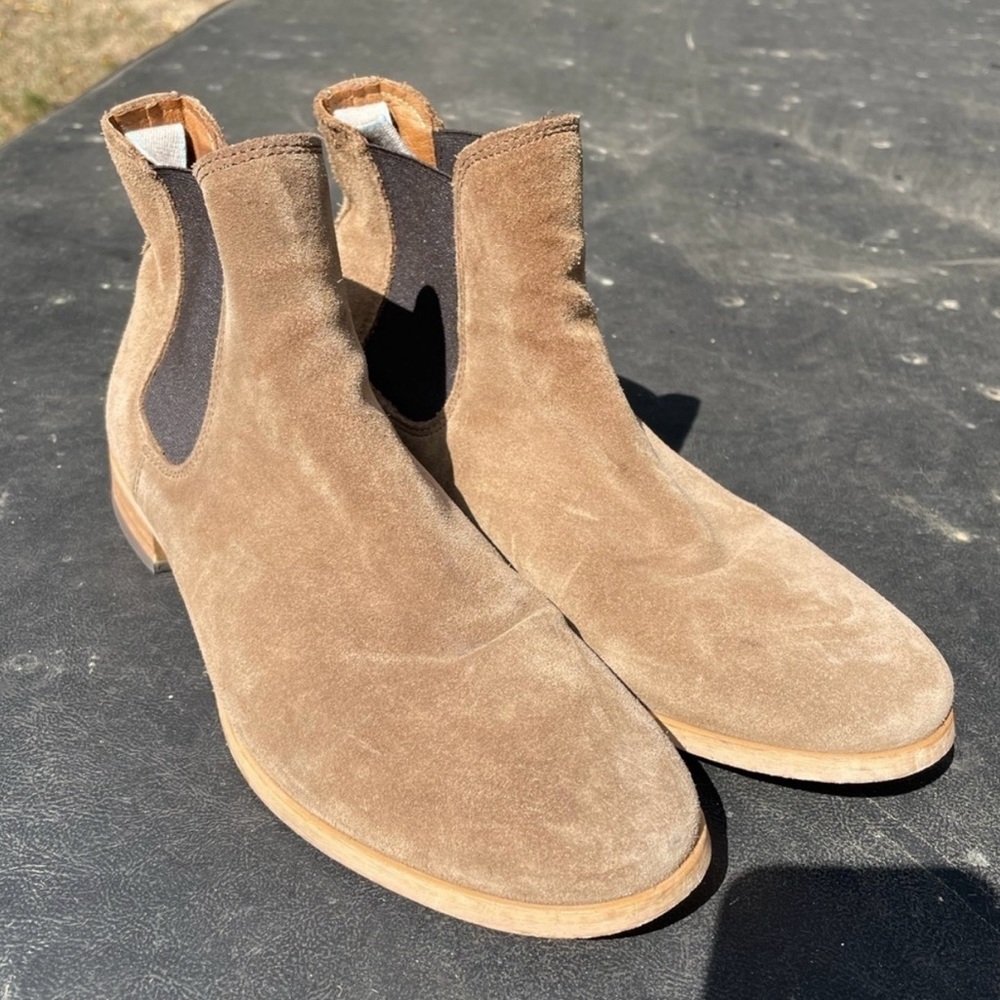 SHOE THE BEAR Dev Chelsea Boot IN Tobacco Suede - Men’s 8.5